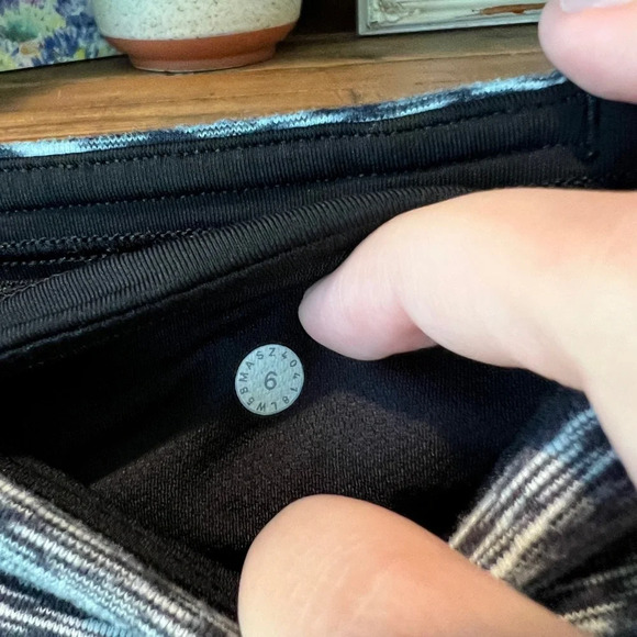 Lululemon women’s ready to rulu ruched tight 28” size 6 - Picture 5 of 11